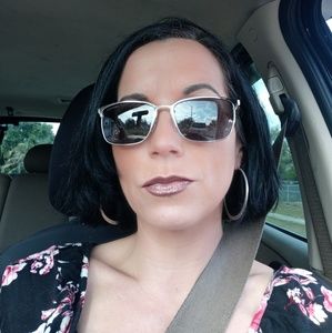 Meet your Posher, Evelyn